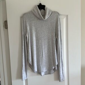 Lou & Grey long-sleeve top, size XS, light gray color